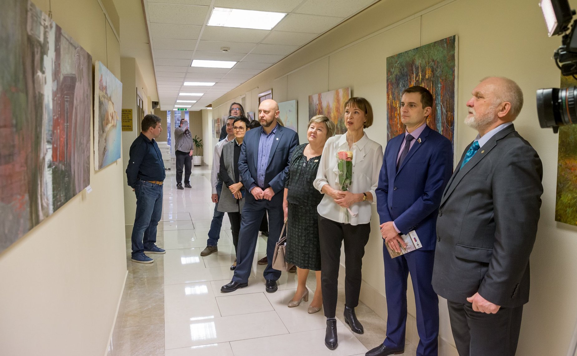 В Совете Федерации открылась выставка живописи «Восток – Запад»