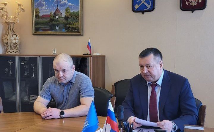 Сергей Перминов рассмотрел обращения жителей Приозерского района региона совместно с главой райадминистрации Александром Соклаковым, замглавы администрации по ЖКХ Иваном Плитусом