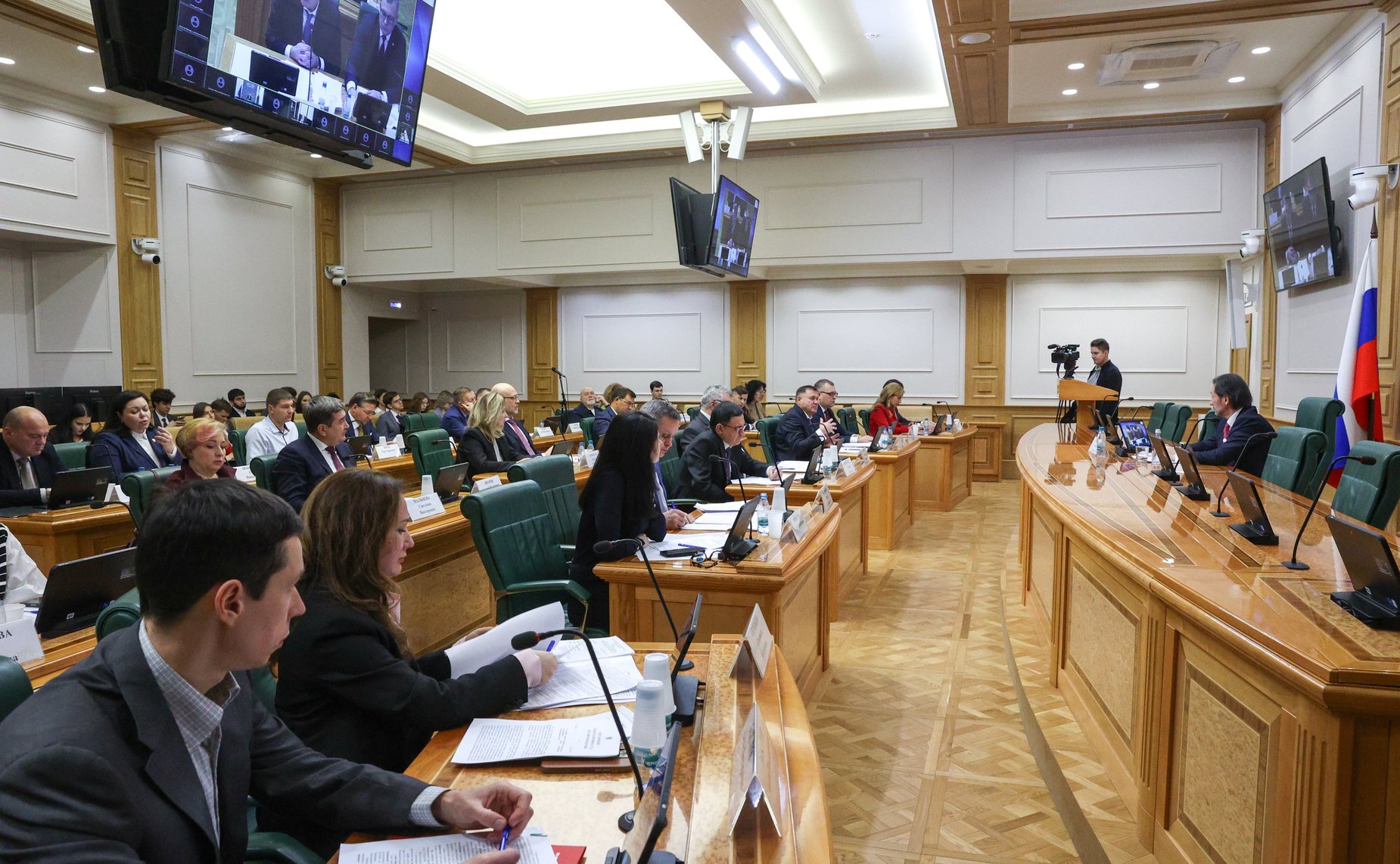 Круглый стол на тему «Особый порядок привлечения к административной ответственности судей и иных должностных лиц, выполняющих определенные государственные функции»