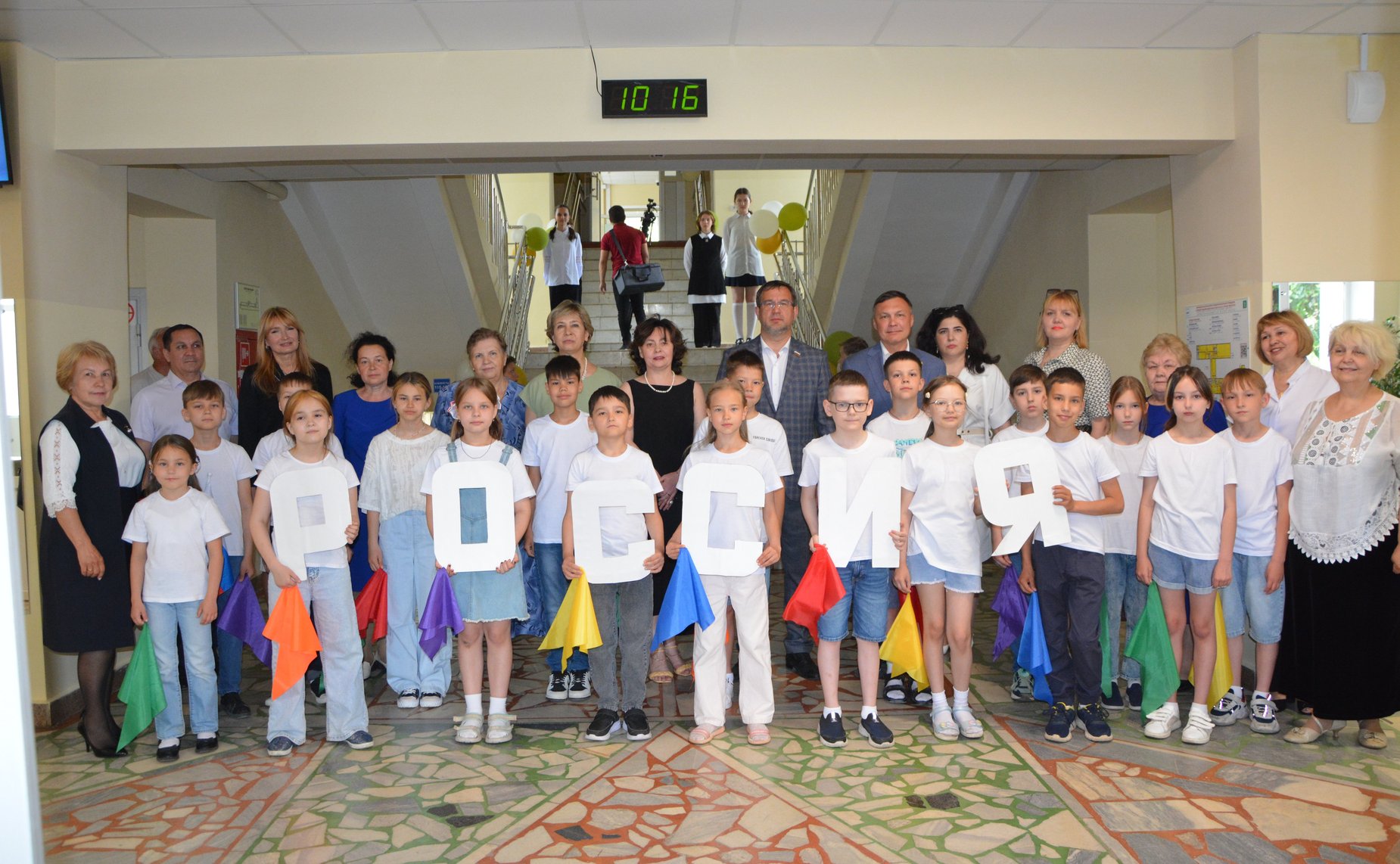 Николай Владимиров в родной школе № 31 города Чебоксары, которая носит имя академика Святослава Федорова, принял участие в торжественном открытии выставочной экспозиции, посвященной великому офтальмологу