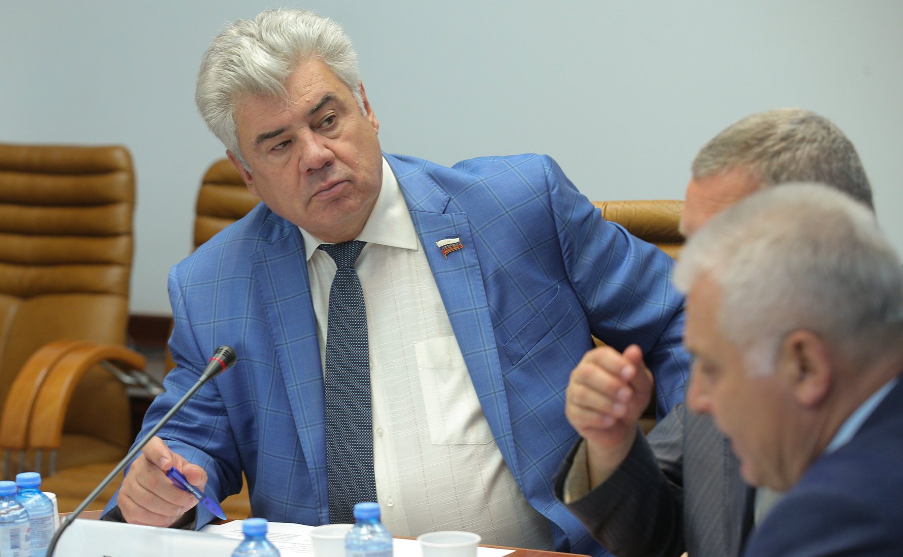 Виктор Бондарев