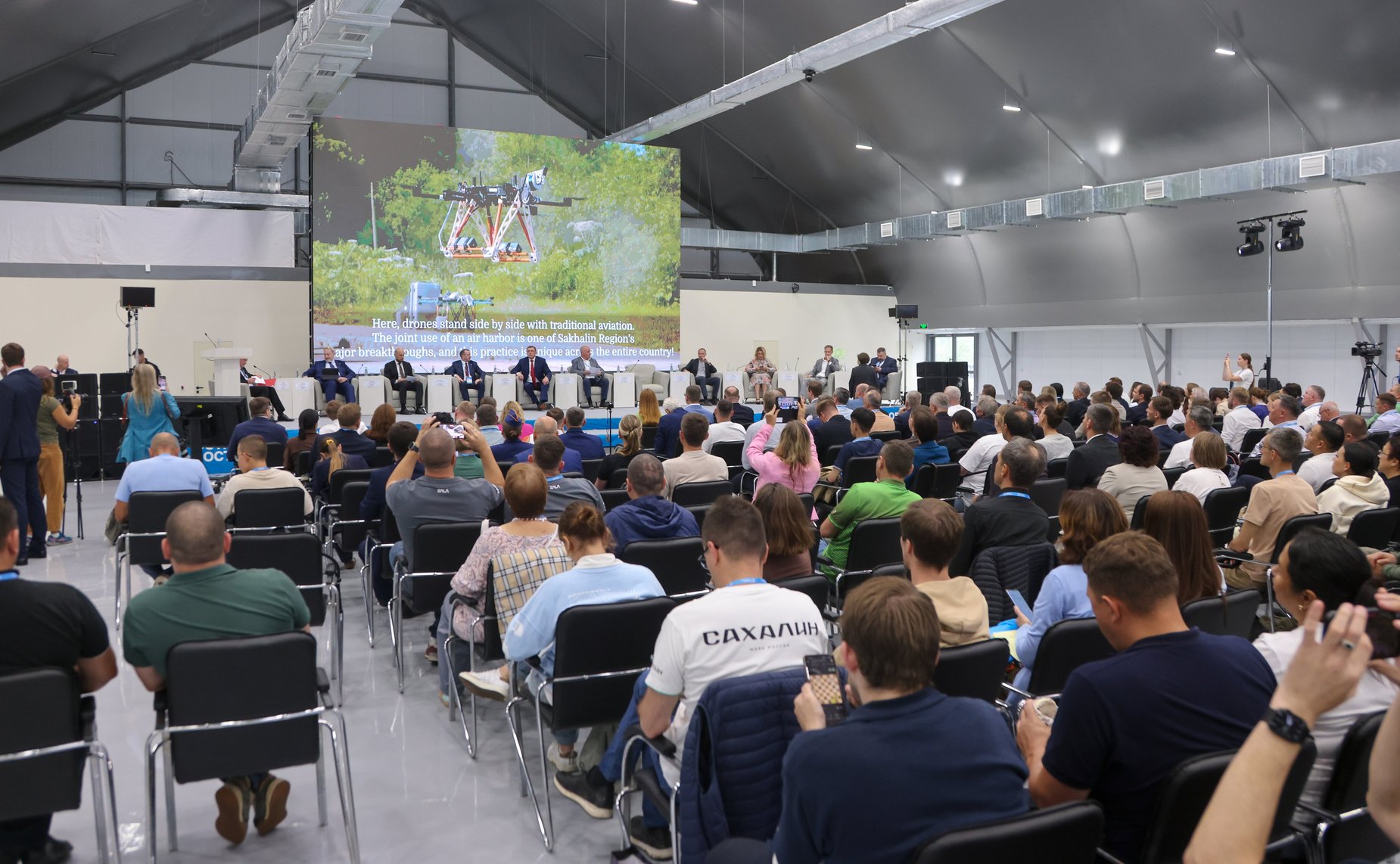 Председатель Комитета СФ по международным делам Григорий Карасин в ходе работы в регионе принял участие в пленарном заседании Международного форума беспилотных аппаратов всех сред «Крылья Сахалина»