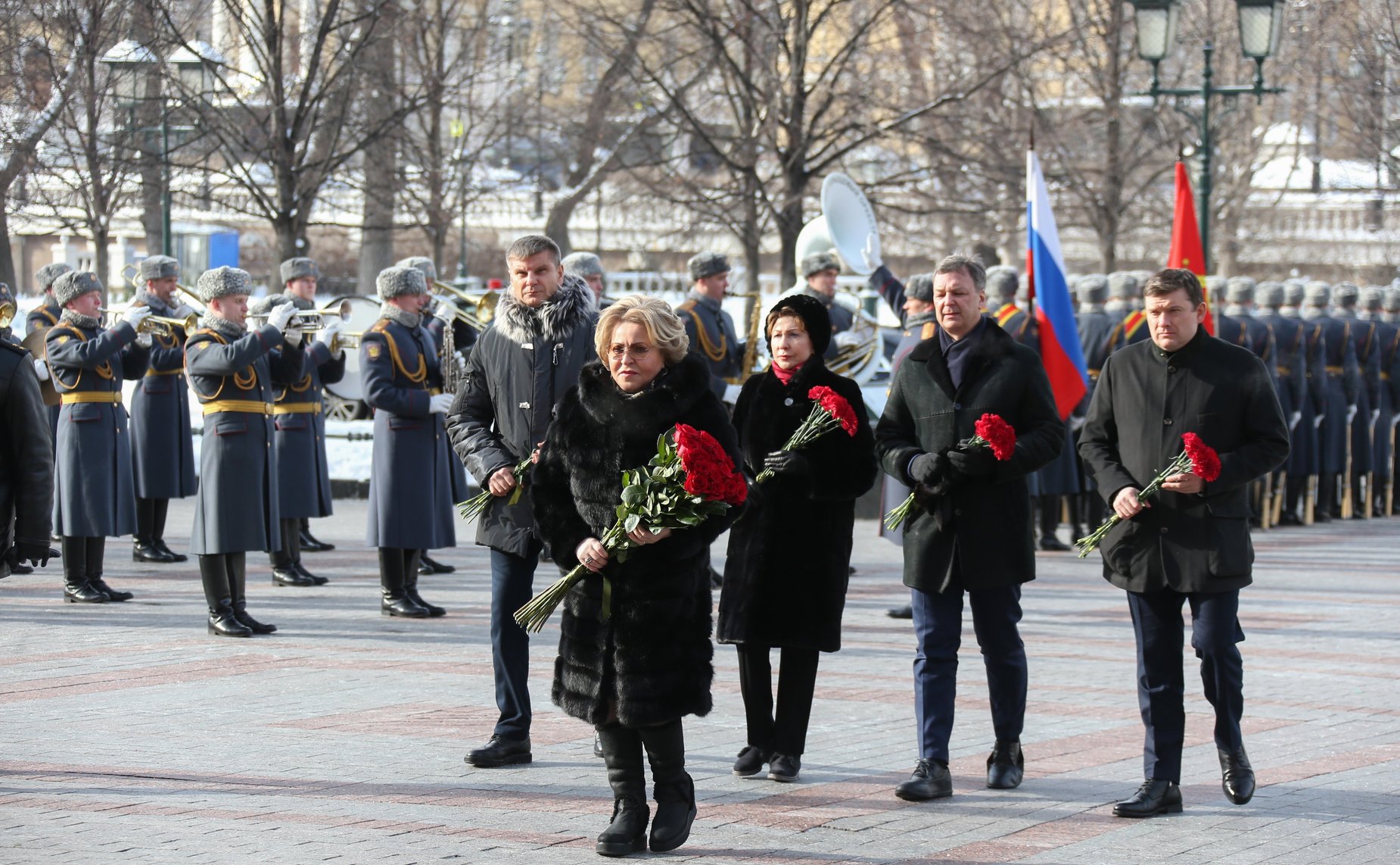 Валентина Матвиенко приняла участие в церемонии возложения цветов к Могиле Неизвестного Солдата
