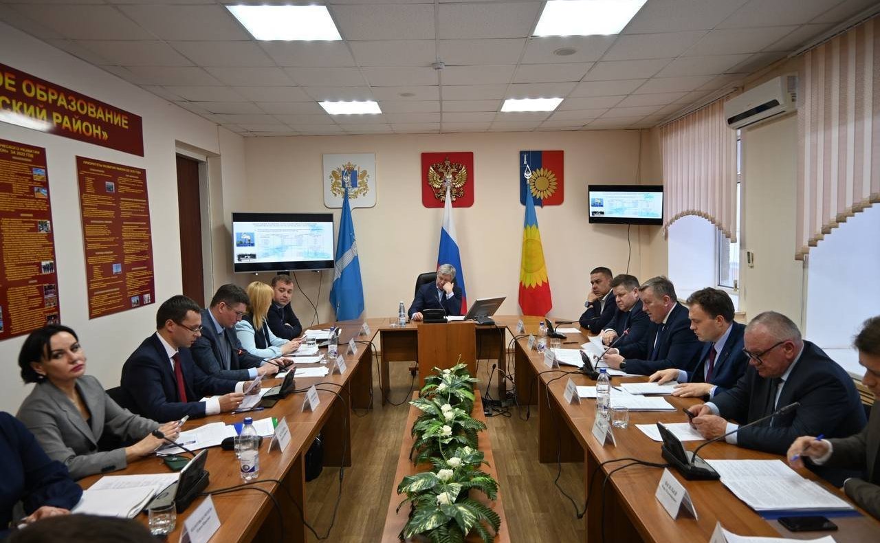 Айрат Гибатдинов встретился с предпринимателями, педагогическими коллективами, проверил ход строительства физкультурно-оздоровительного комплекса в ходе поездки в регион