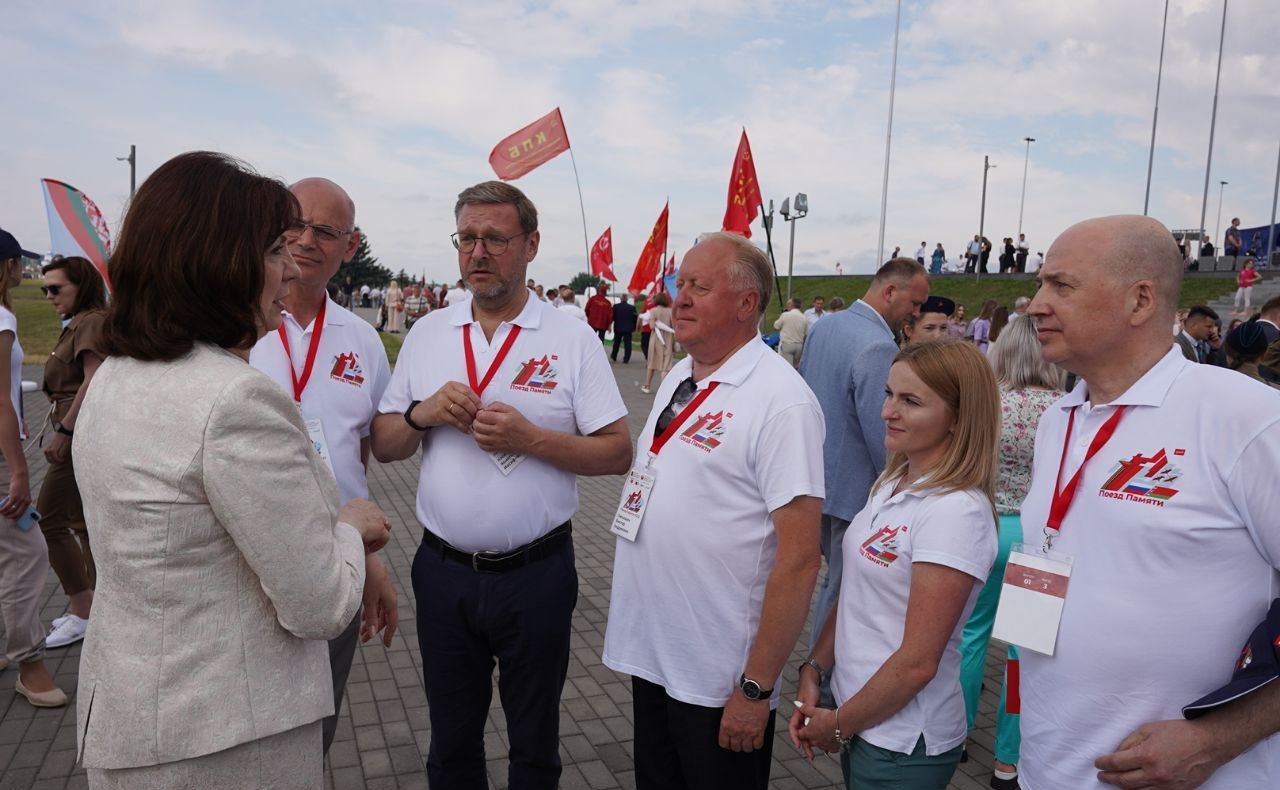 Участники акции почтили память героев Великой Отечественной войны в мемориальном комплексе «Курган Славы» в Минске