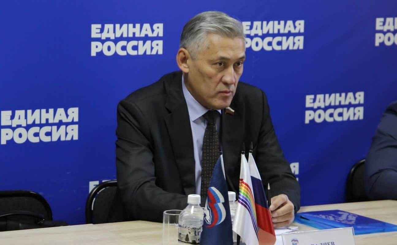 Юрий Валяев в рамках региональной недели провел прием граждан в Еврейской автономной области