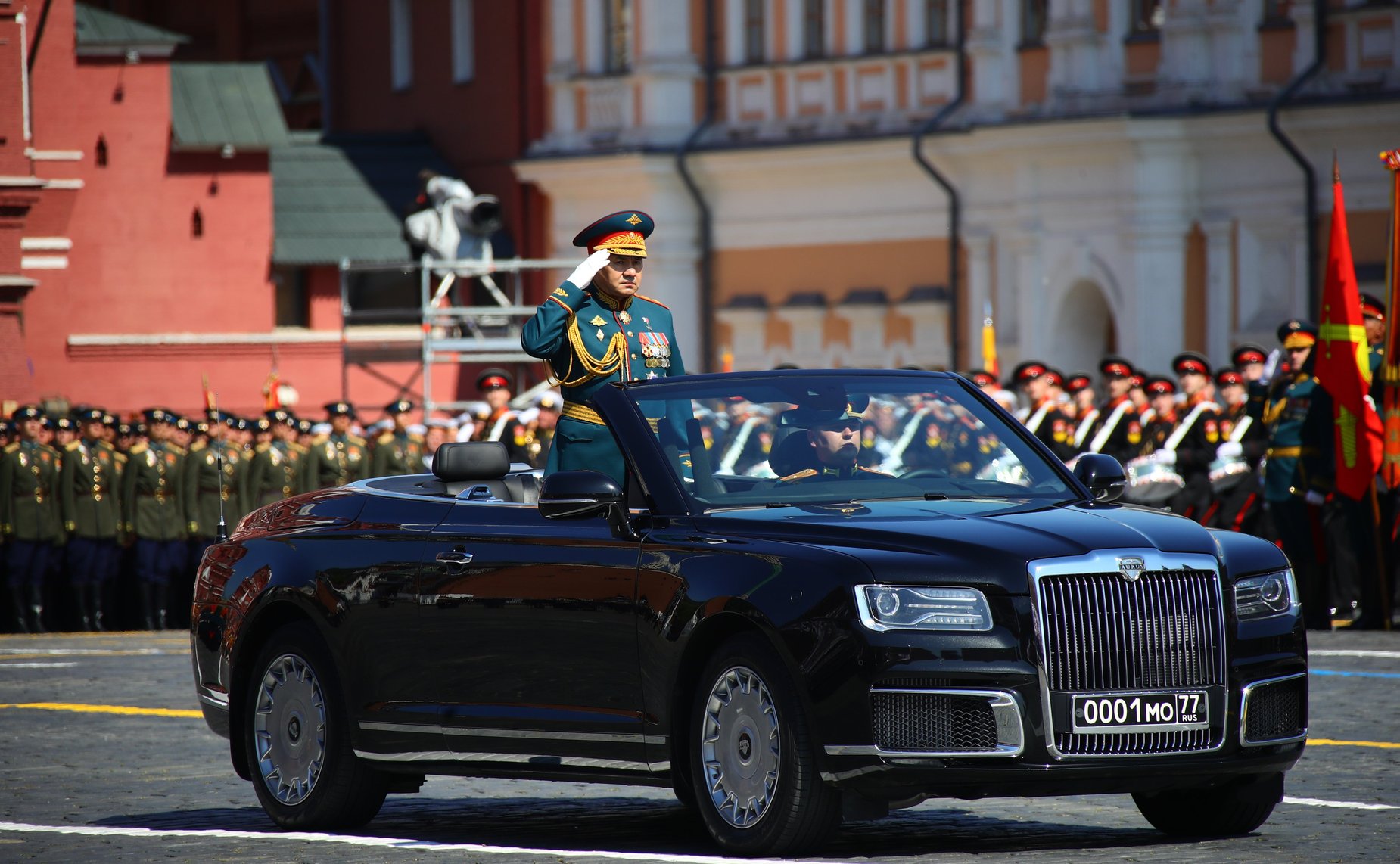 Под красным знаменем командир полка