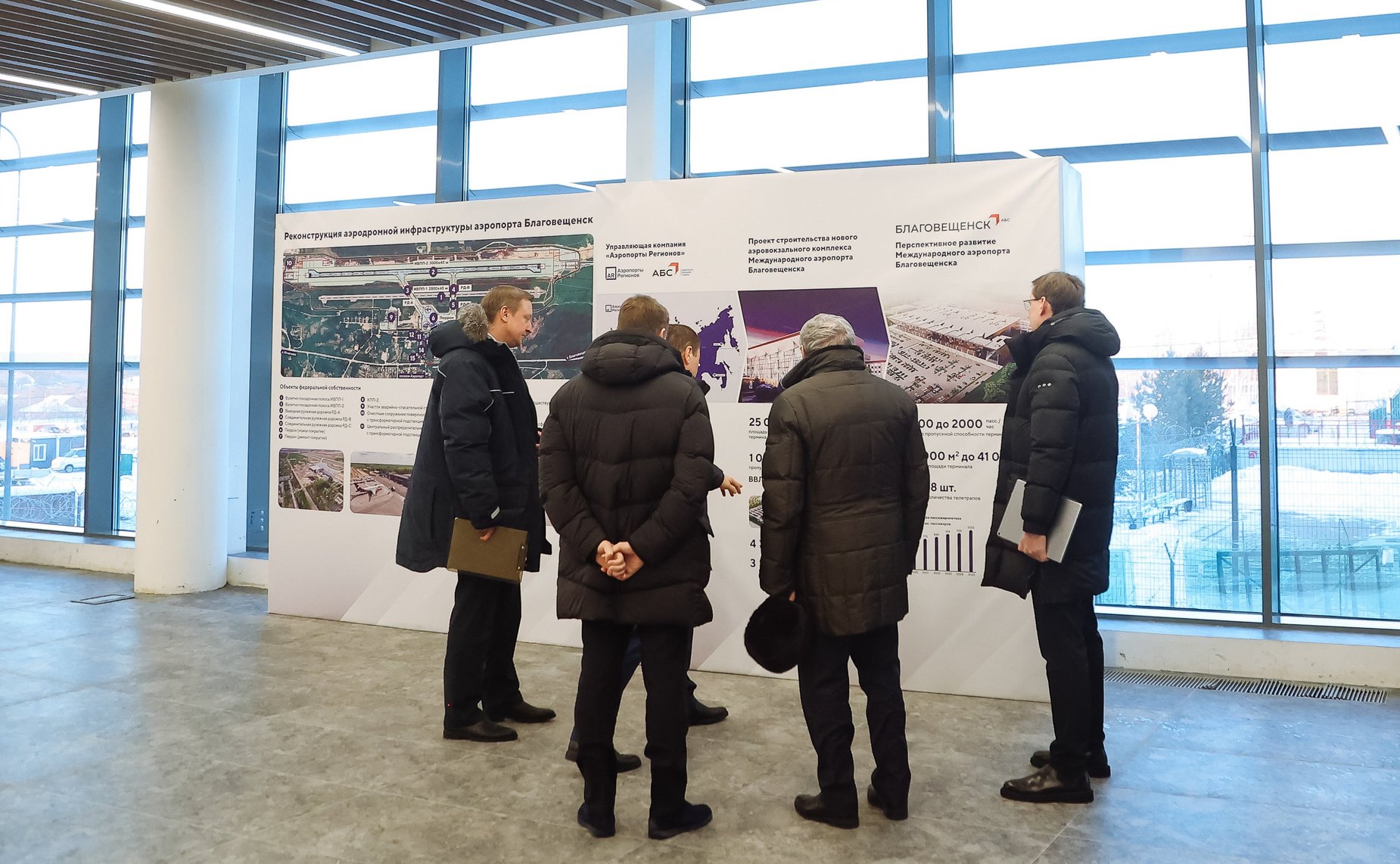 Сенаторы Российской Федерации провели осмотр вводимого в эксплуатацию нового терминала аэропорта «Игнатьево» и ознакомились с проектом реконструкции аэропортового комплекса