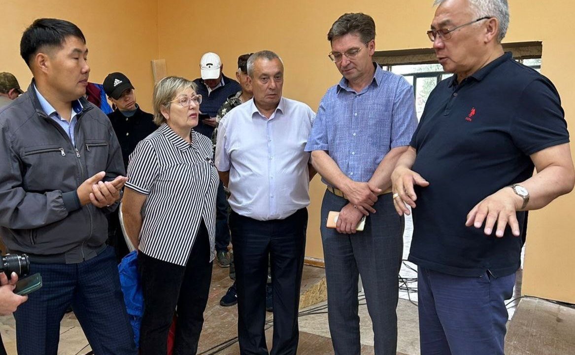 Баир Жамсуев в ходе работы в регионе посетил Петровск-Забайкальский район и осмотрел ряд строящихся социальных объектов