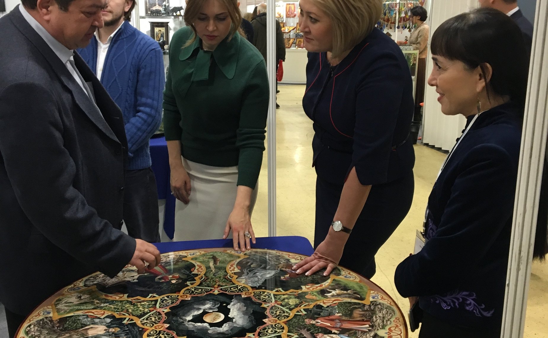 Л. Гумерова на открытии выставки-ярмарки народных художественных промыслов России «ЛАДЬЯ. Зимняя сказка-2018»