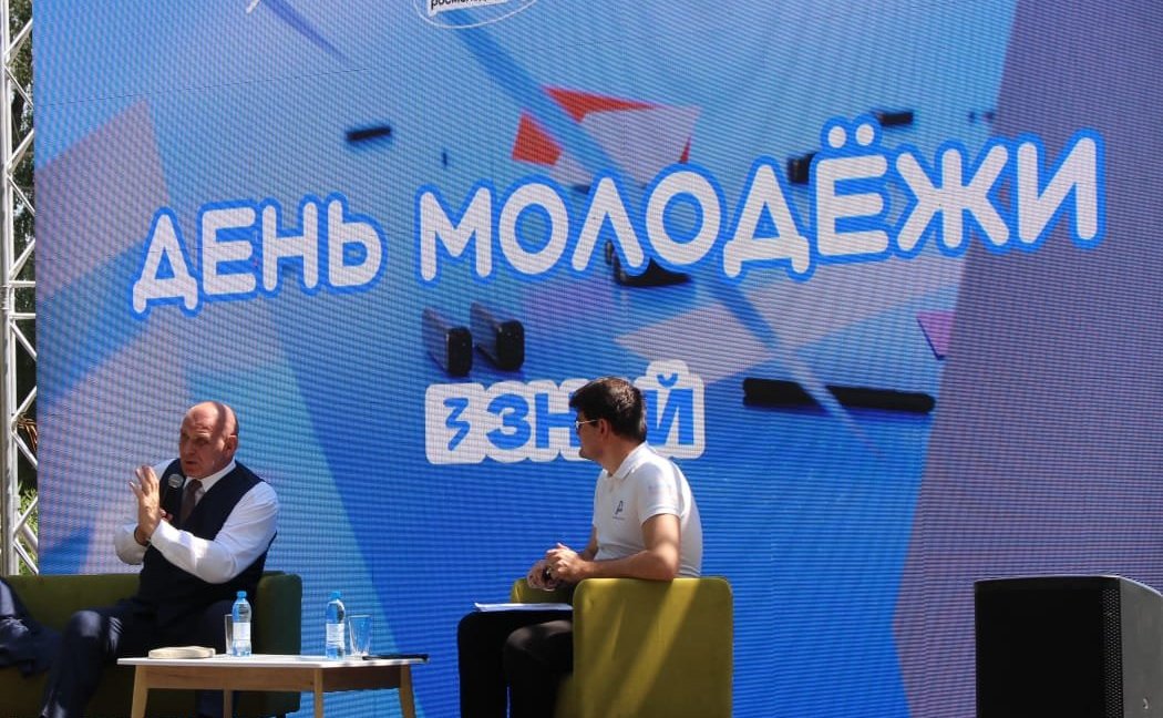 Александр Карелин принял участие в мероприятиях, посвящённых Дню молодёжи и Дню города Новосибирска