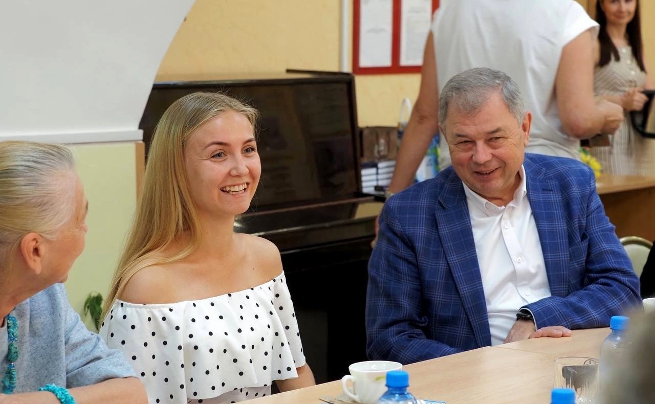 Анатолий Артамонов встретится с воспитанниками приемных многодетных семей и их родителями