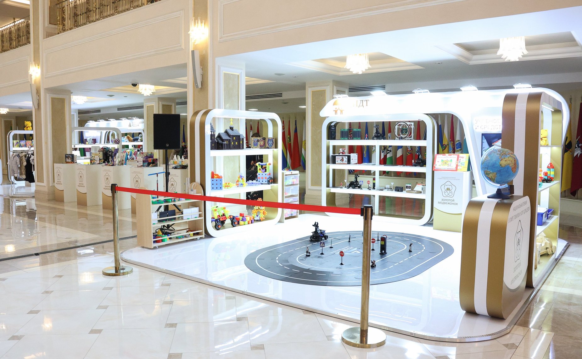 Валентина Матвиенко провела торжественную церемонию награждения лауреатов Национальной премии в сфере товаров и услуг для детей «Золотой медвежонок»