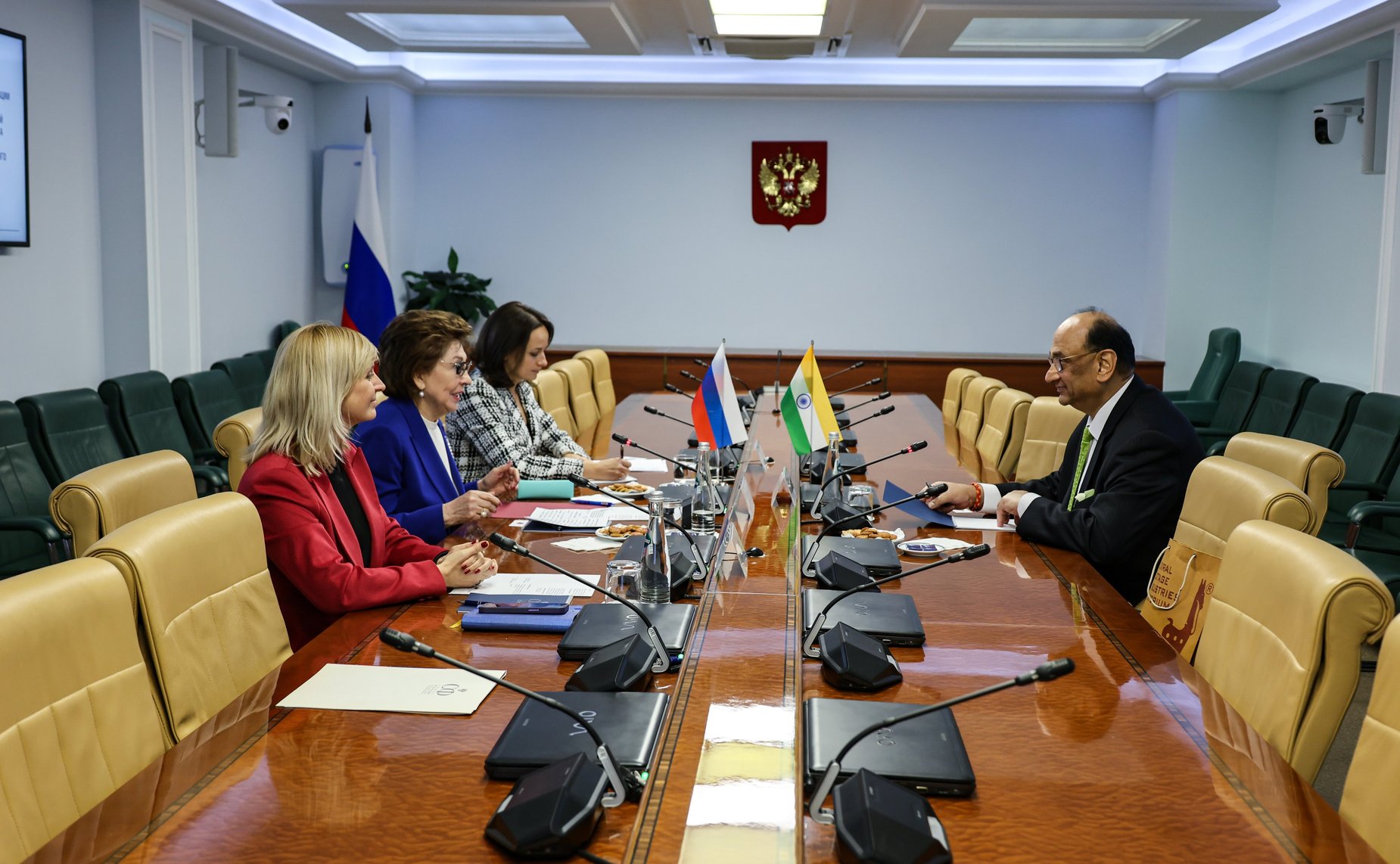 Галина Карелова провела встречу с председателем Индийско-российского делового совета Федерации торгово-промышленных палат Индии Трибхуваном Дарбари
