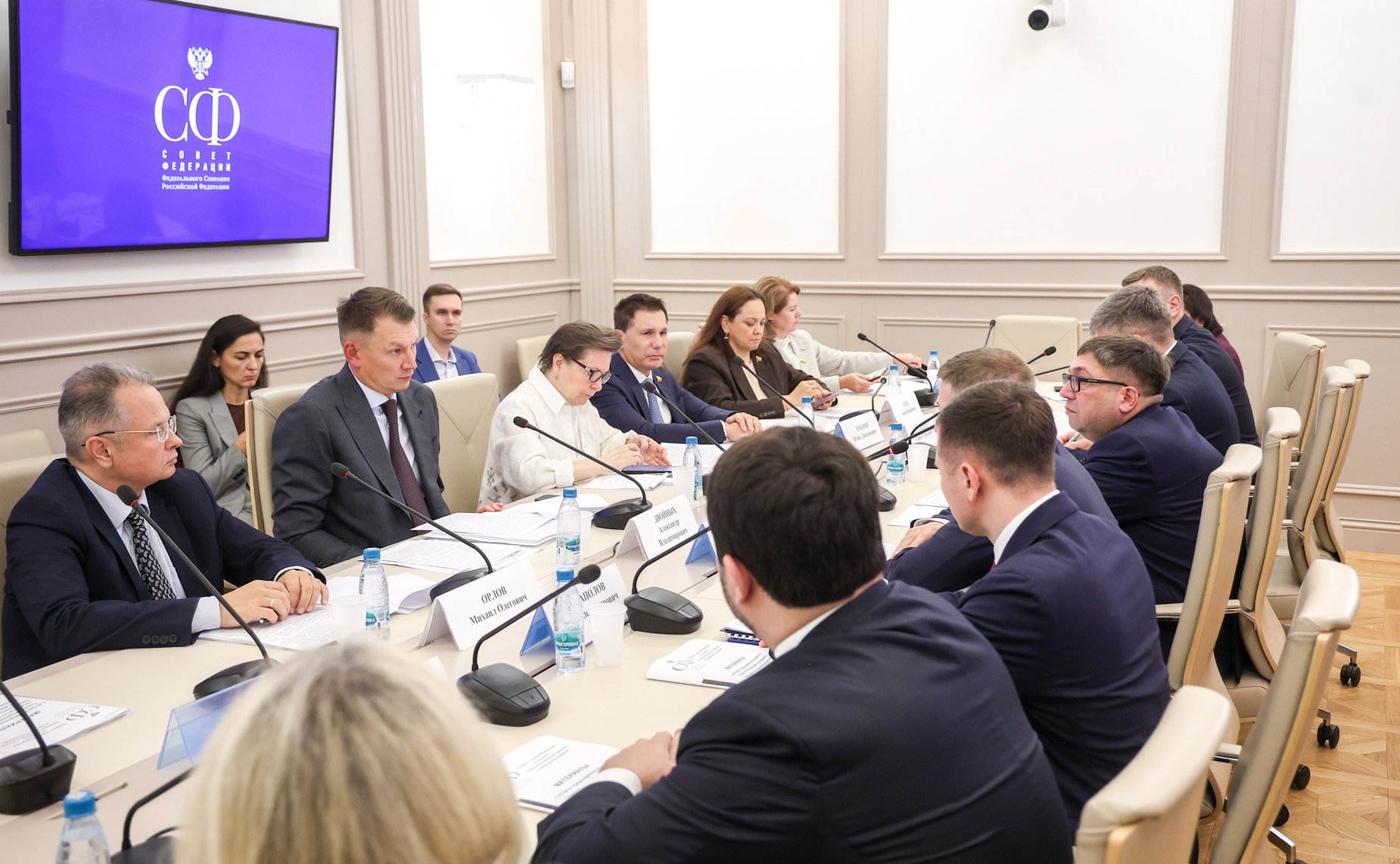 Встреча председателя Комитета СФ по аграрно-продовольственной политике и природопользованию Александра Двойных с Губернатором Чукотского автономного округа Владиславом Кузнецовым