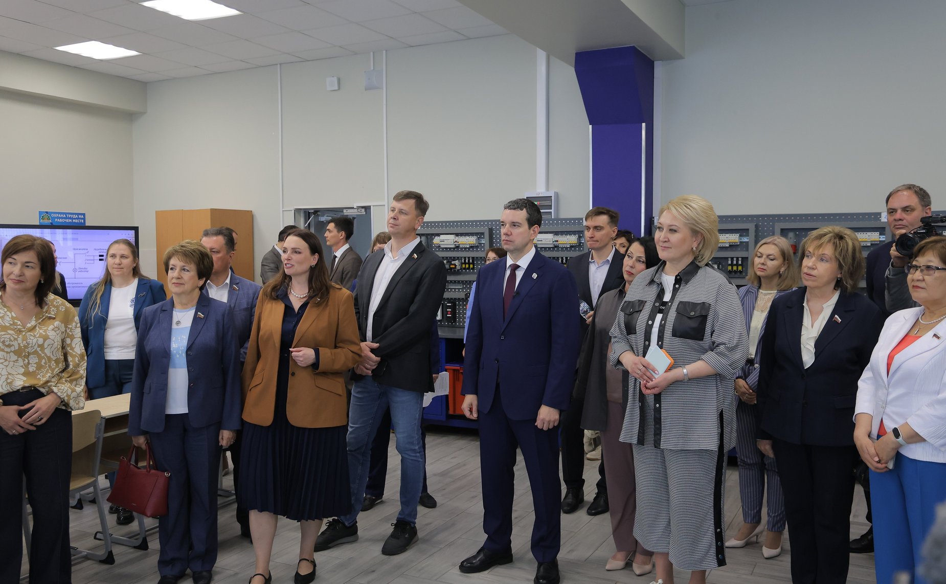 Выездное заседание Комитета Совета Федерации по науке, образованию и культуре «Развитие системы непрерывного образования для обеспечения технологического лидерства региона ( на примере Вологодской области)» Посещение химико-технологического колледжа