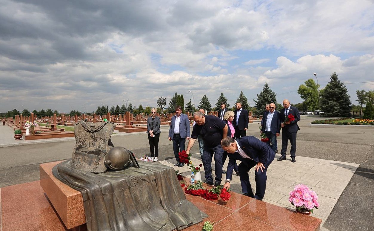 Делегации Совета Федерации приняла участие в праздничных мероприятиях по случаю 15- летия признания независимости Республики Южная Осетия