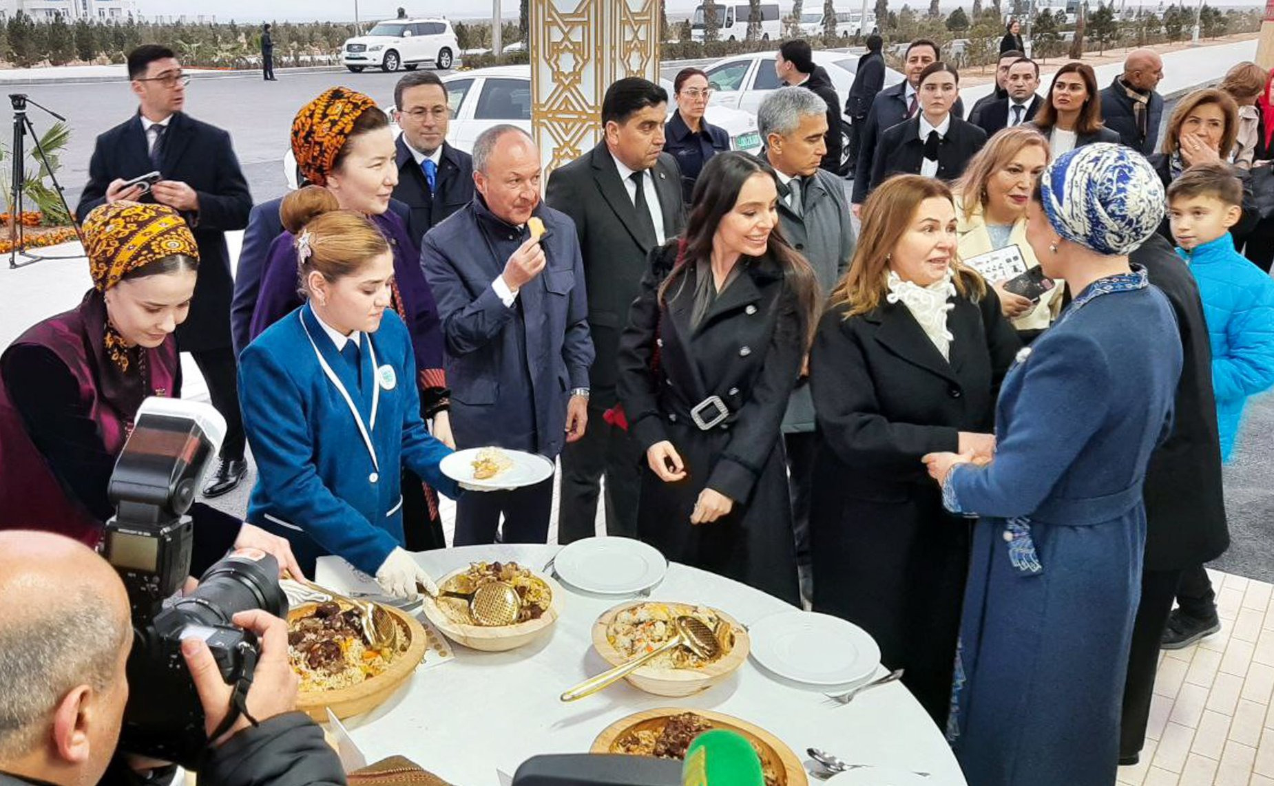 Праздник после открытия филиала Благотворительного фонда