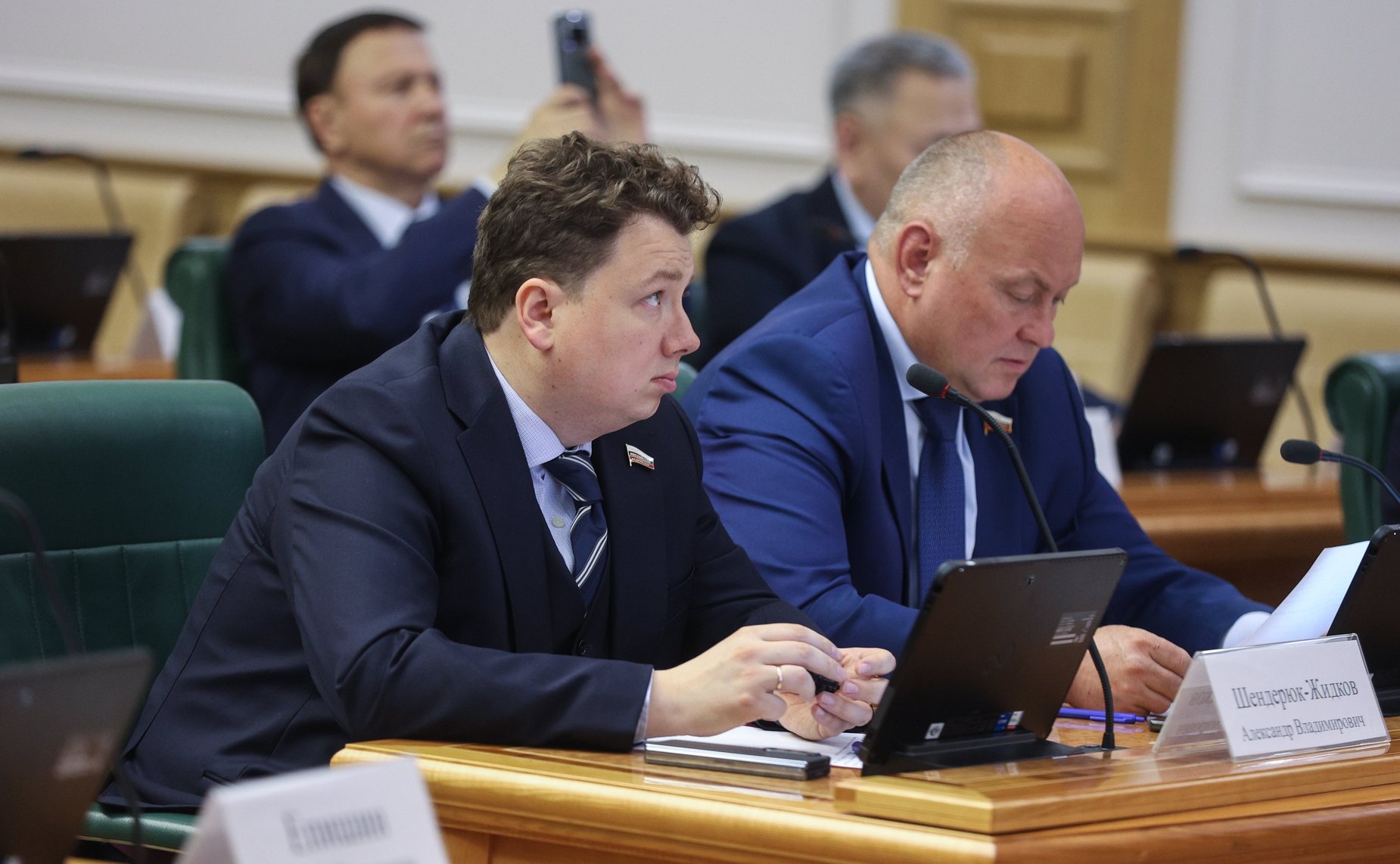 В Совете Федерации состоялся «открытый диалог» с руководителем Федеральной службы по контролю за алкогольным и табачным рынками