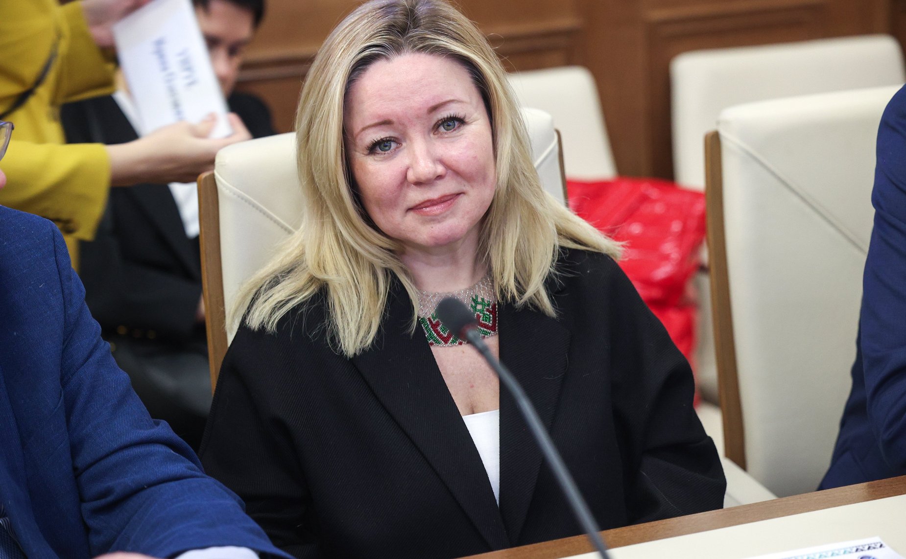 Награждение участников профессиональной переподготовки в сфере эффективных практик устойчивого развития коренных малочисленных народов Севера, Сибири и Дальнего Востока России