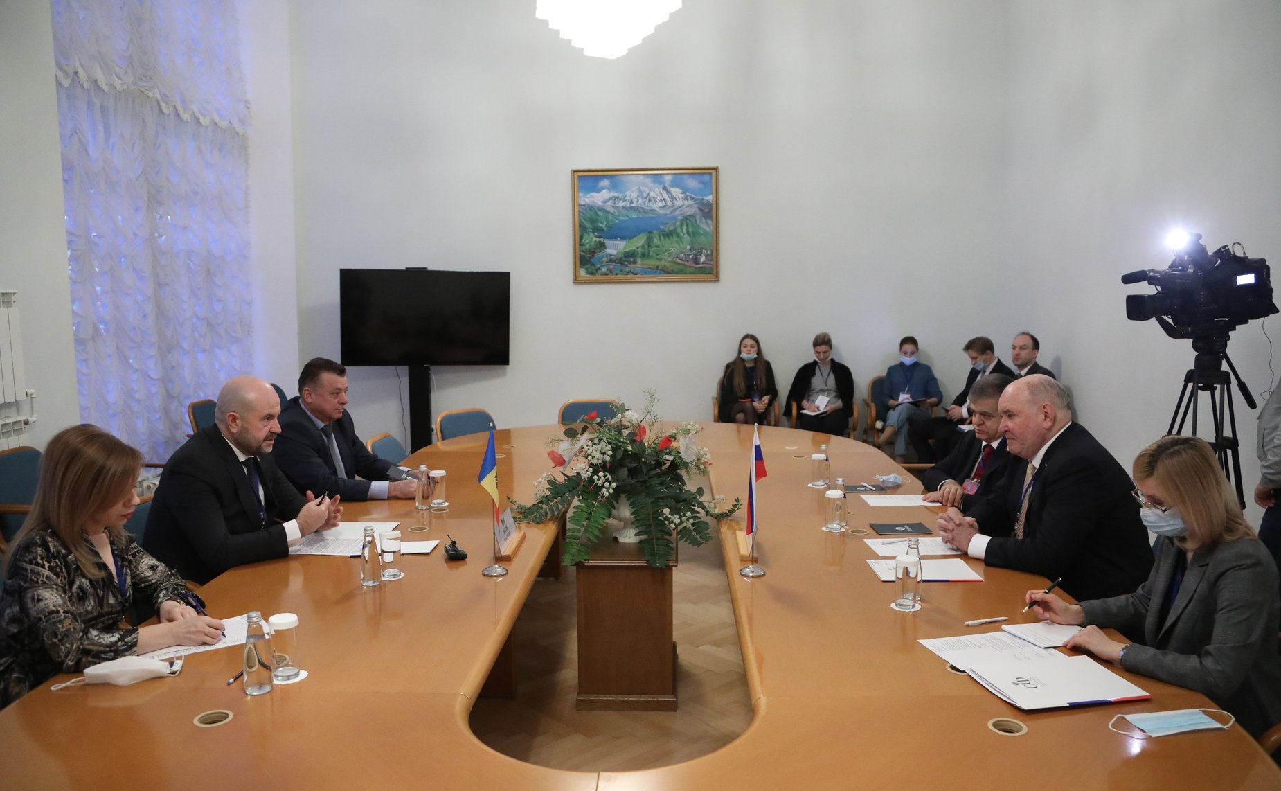 Встреча председателя Комитета Совета Федерации по международным делам Григория Карасина с руководителем молдавской делегации в МПА СНГ Владимиром Боля