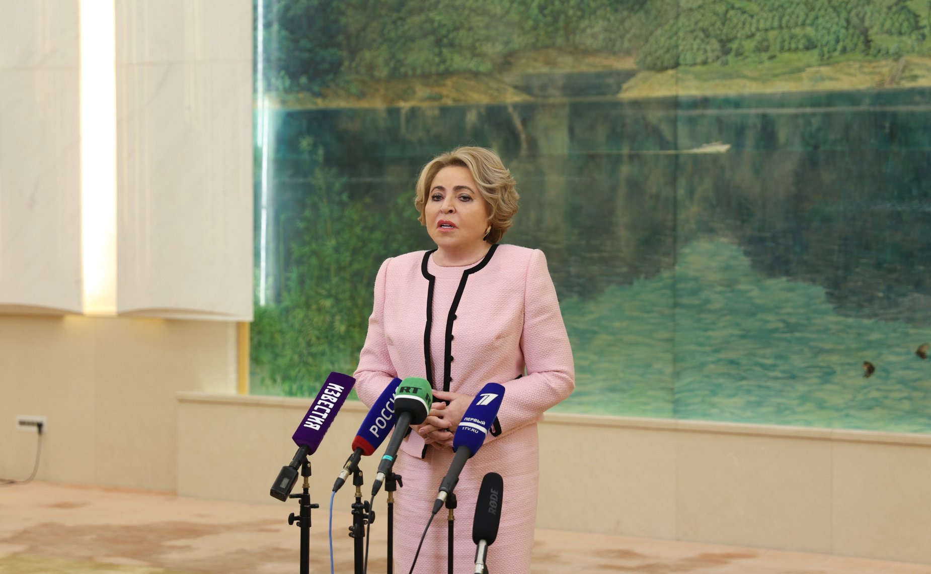 Пресс-подход Председателя СФ Валентины Матвиенко по итогам встречи с Председателем Китайской Народной Республики Си Цзиньпином