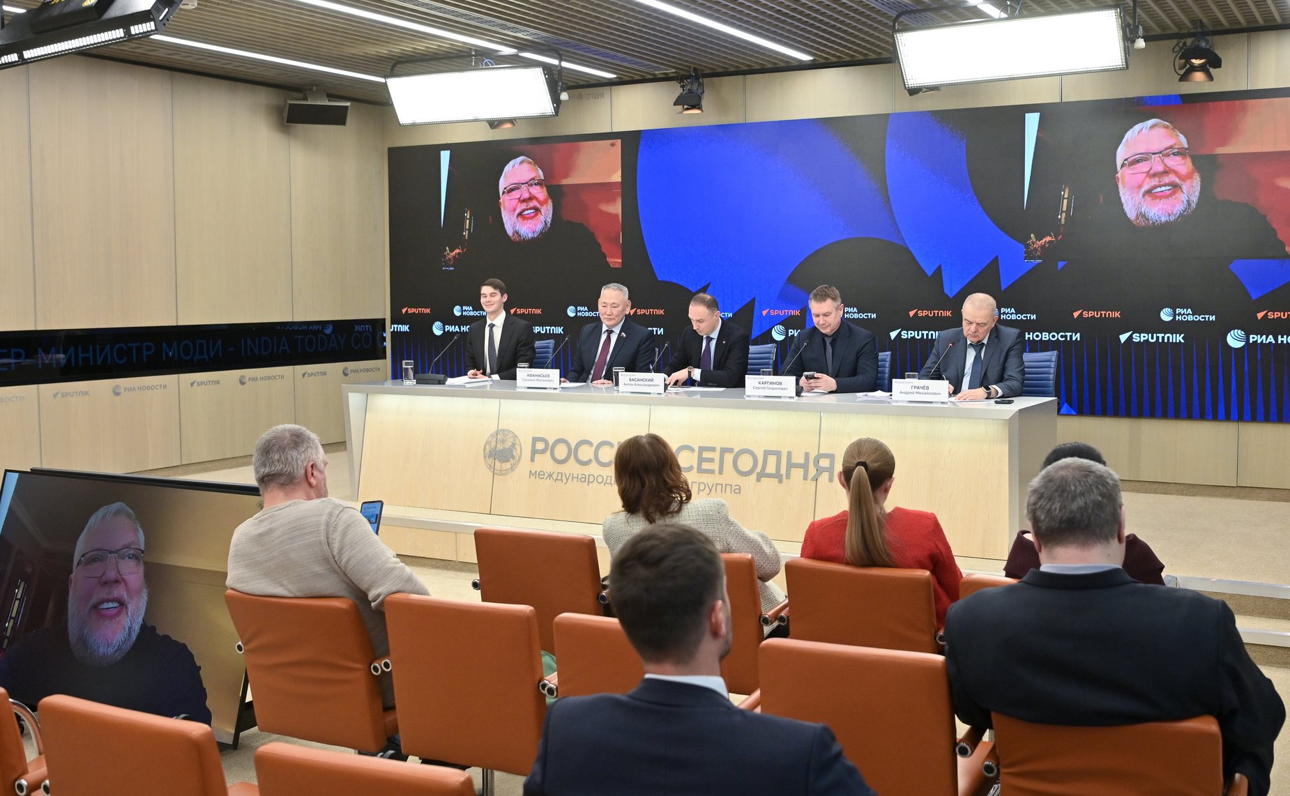 В пресс-центре медиагруппы «Россия сегодня» Сахамин Афанасьев принял участие в пресс-конференции, посвященной вопросам развития Арктики