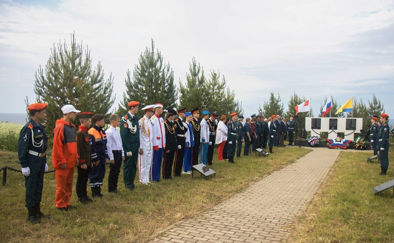 Герои России Юрий Воробьев и Александр Карелин встретились с российскими и белорусскими кадетами — участниками профориентационной школы «За безопасность!»