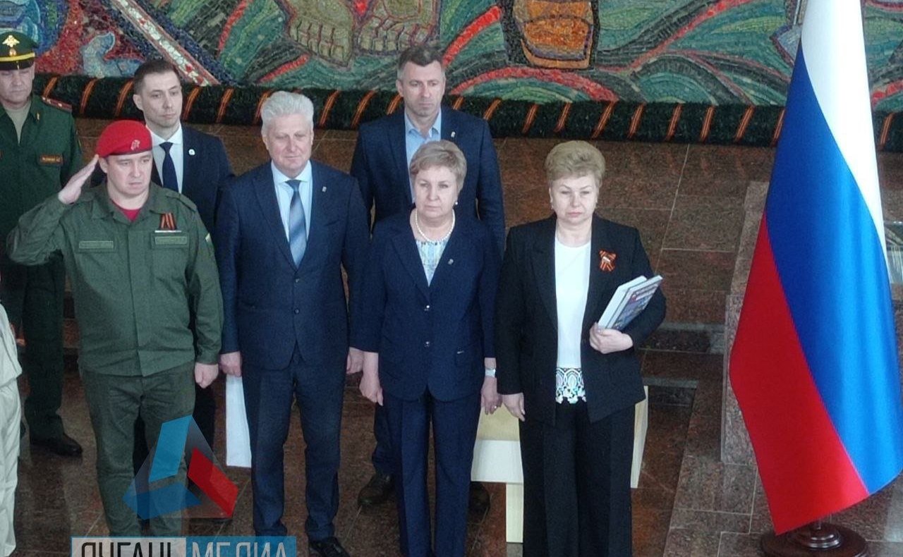 Ольга Бас приняла участие в церемонии приема детей в ряды «Юнармии» в ЛНР