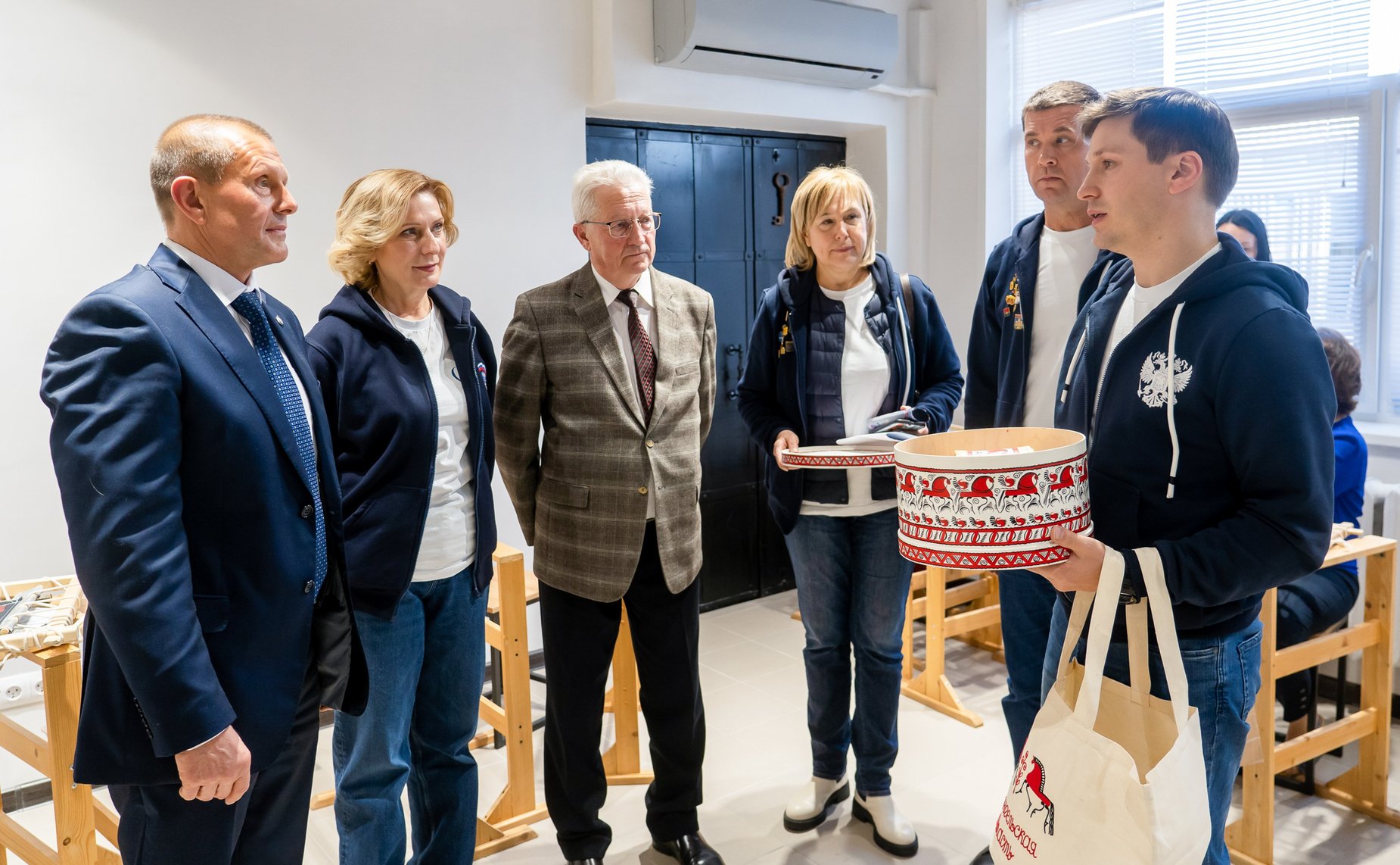 Сенаторы РФ посетили музей «Золотного шитья» (г. Торжок) и обсудили вопросы сохранения и развития народных художественных промыслов