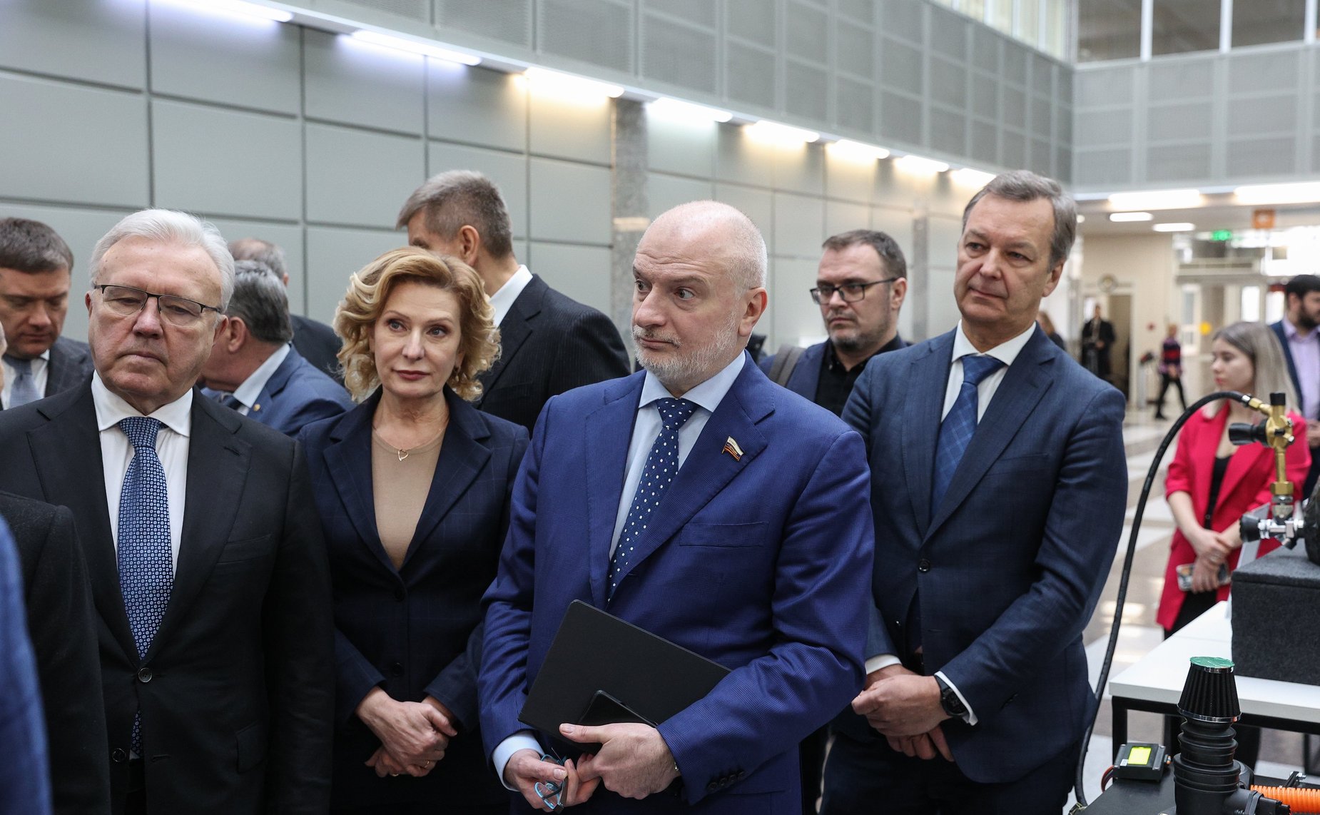 Валентина Матвиенко вместе с губернатором региона Михаилом Котюковым посетила подразделения Сибирского федерального университета