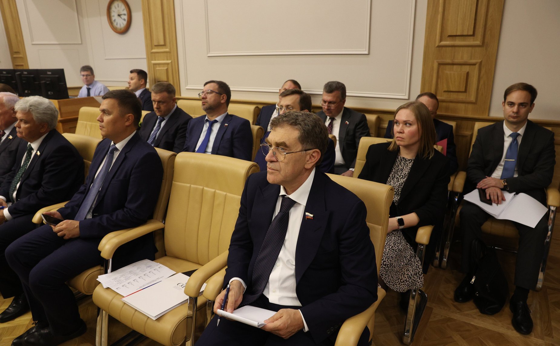 Встреча сенаторов Российской Федерации с Министром строительства и жилищно-коммунального хозяйства РФ Иреком Файзуллиным в формате открытого диалога