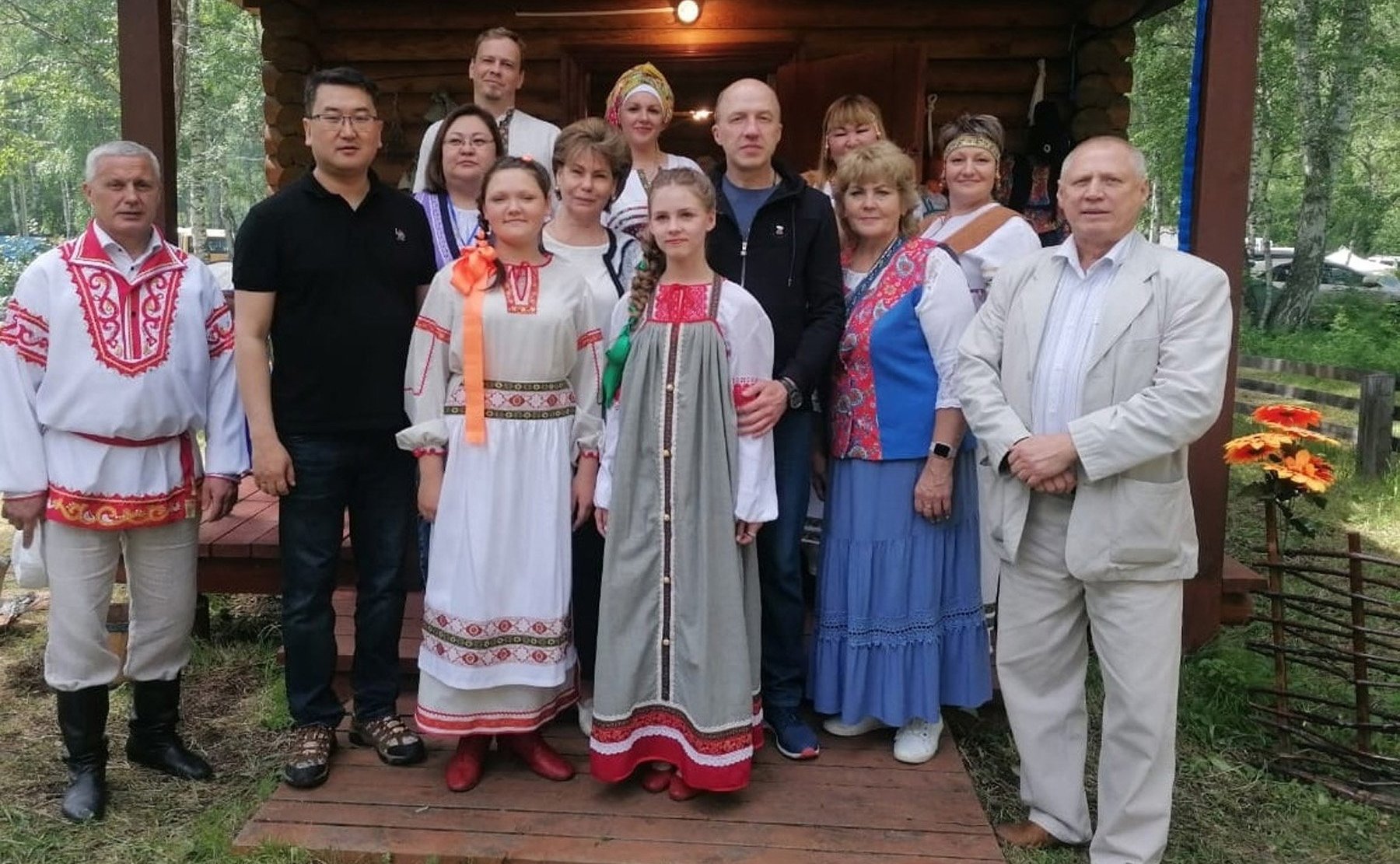 Татьяна Гигель в ходе рабочей командировки по региону побывала на межрегиональном фестивале русского народного творчества «Родники Алтая»