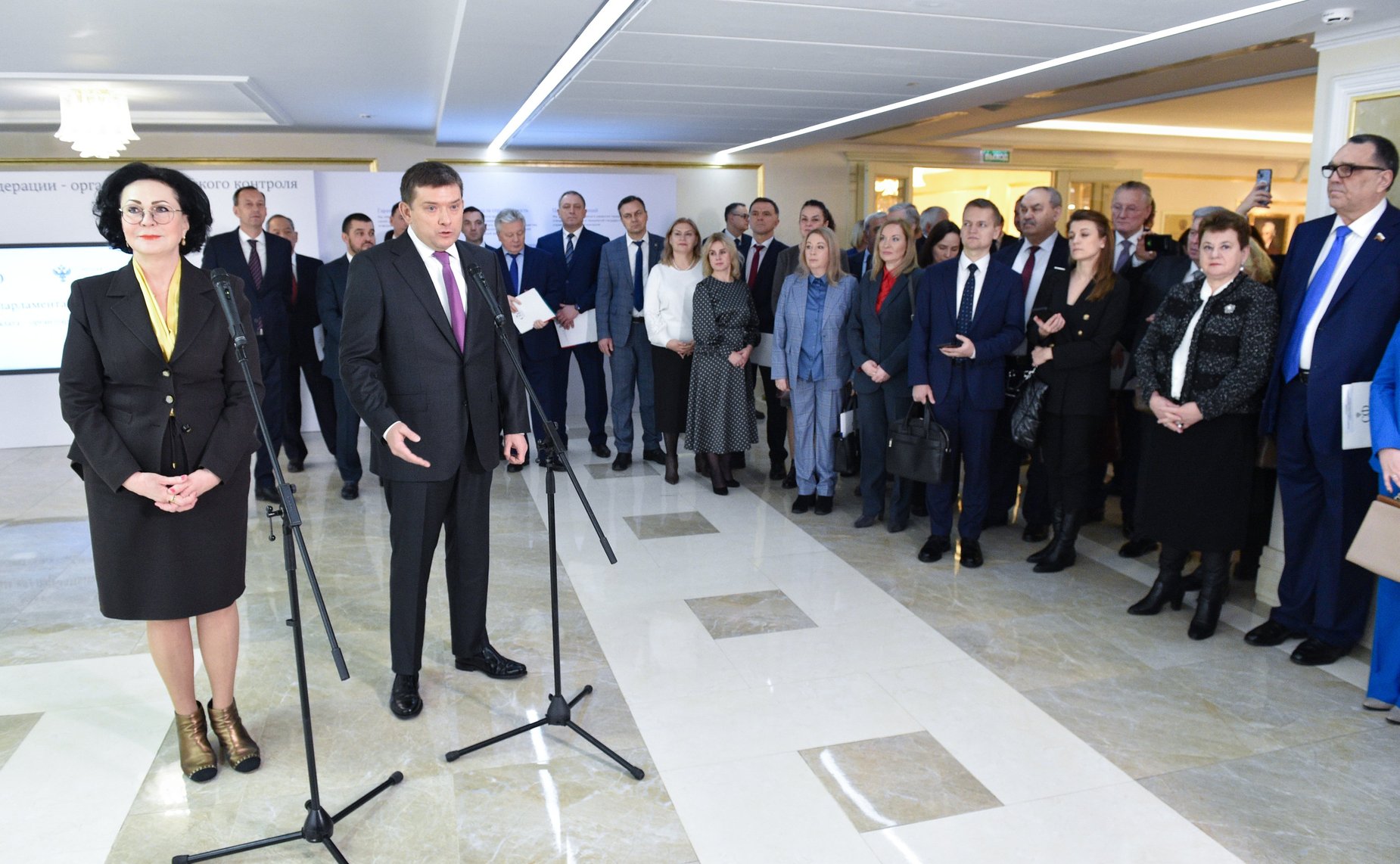 Открытие в Совете Федерации выставки, организованной Счетной палатой РФ, посвященной 30-летию российского парламентаризма и развитию парламентского контроля