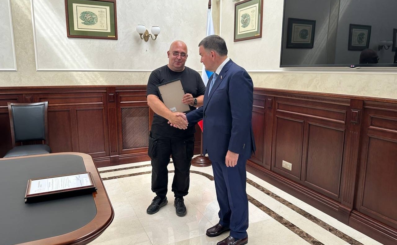 Сергей Перминов вручил награды СФ землякам в День Ленинградской области