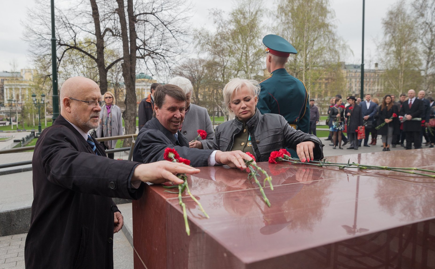 Члены Совета Федерации от Республики Крым и города Севастополя О. Ковитиди, С. Цеков, О. Тимофеева и А. Соболев приняли участие в торжественной церемонии, посвященной 71-й годовщине Победы в Великой Отечественной войне и 72-й годовщине освобождения Крыма