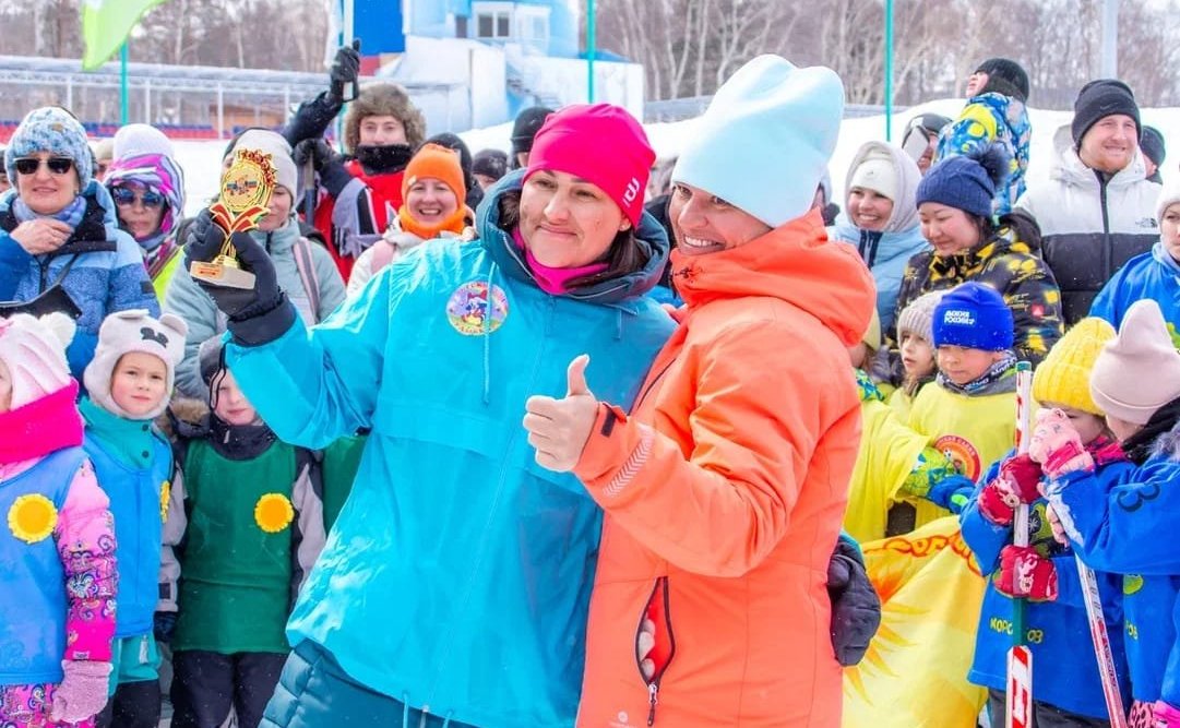 Андрей Хапочкин наградил победителей Суперкубка семейной лиги по хоккею