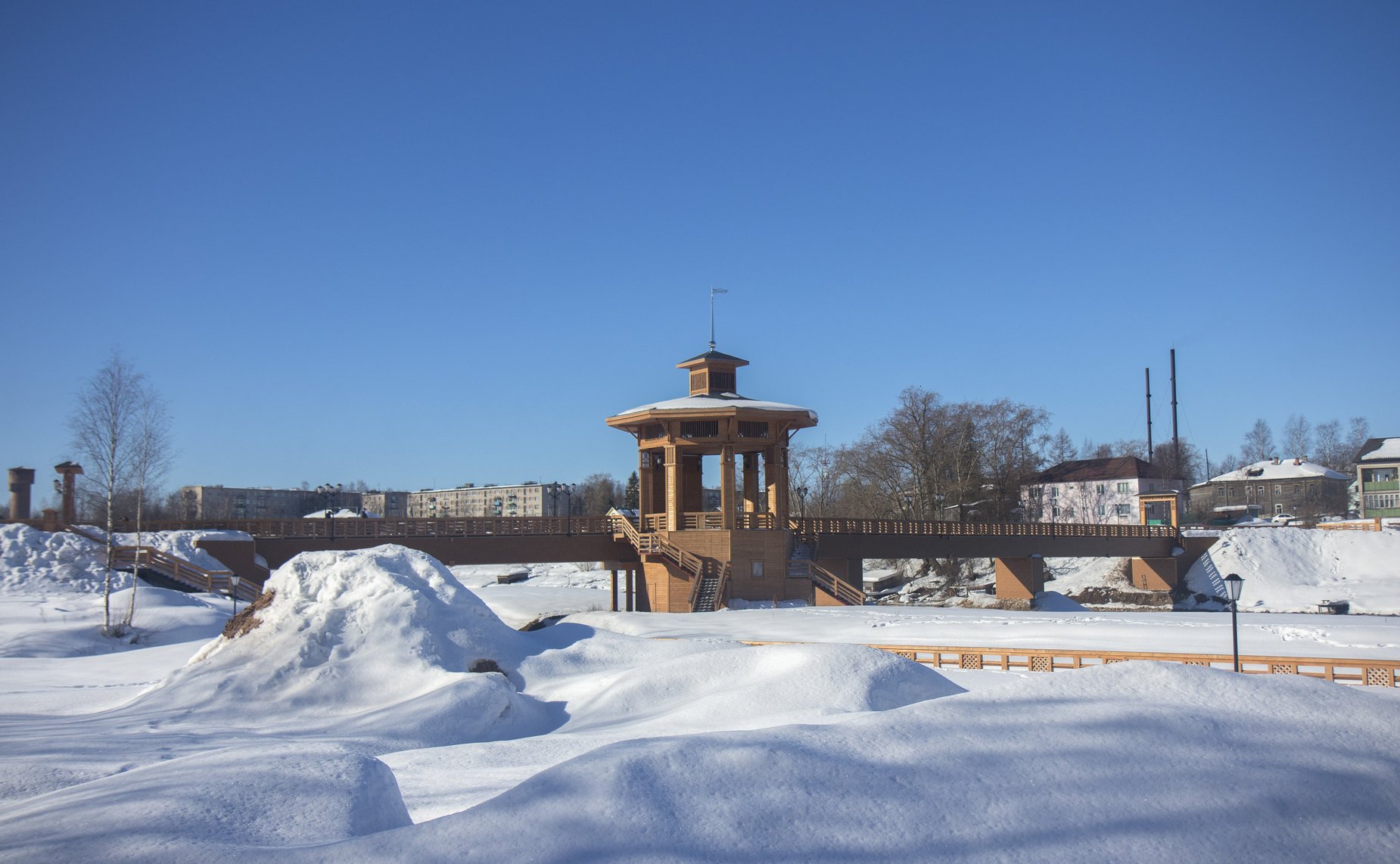 Юрий Воробьев осмотрел участок набережной р. Вытегры