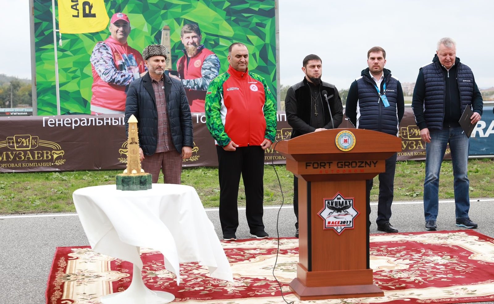 Мохмад Ахмадов принял участие в проведении на автодроме «Крепость Грозная» гонок на выносливость «AKHMAT Race 2021»