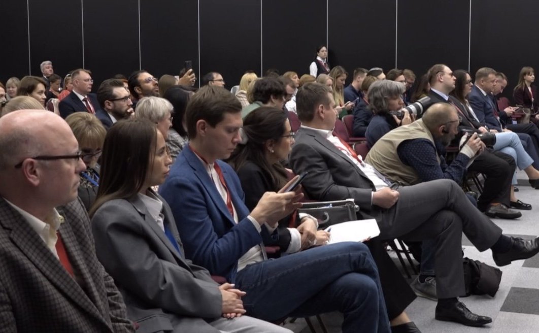 Заместитель Председателя Совета Федерации Николай Журавлев принял участие в работе ХI Петербургского международного юридического форума