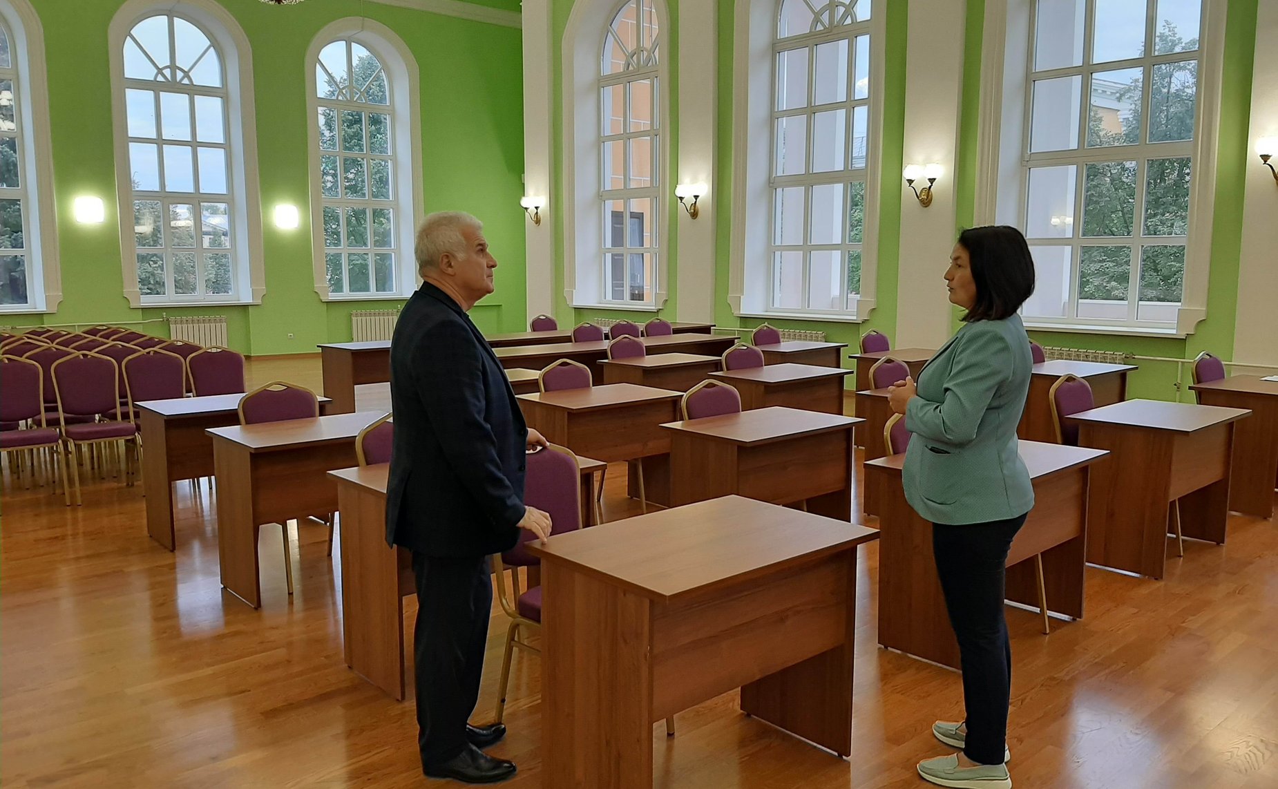 Сергей Мартынов посетил библиотеку и отметил успешную работу ее коллектива