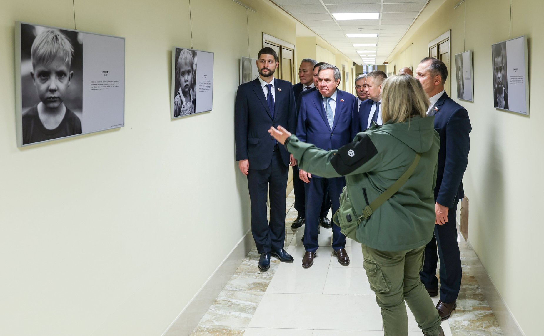 Открытие фотовыставки Ирины Лашкевич «Посмотри в глаза Донбассу»