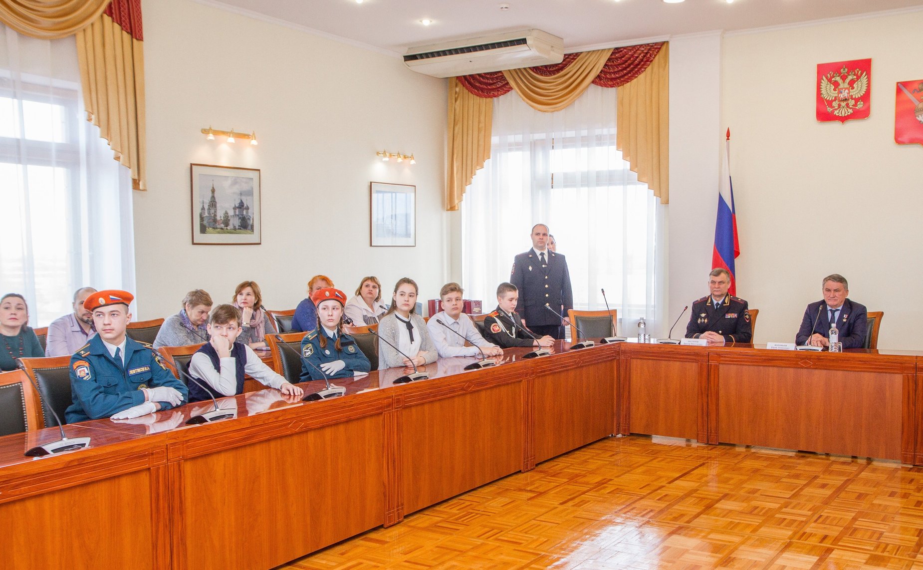 Юрий Воробьев вручил паспорта юным жителям Вологодской области