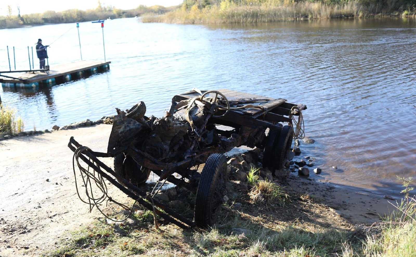 Дмитрий Василенко принял участие в экспедиции в поселок Кобона Кировского района. Здесь состоялась торжественная церемония подъема со дна Ладожского озера автомобиля времен Великой Отечественной войны