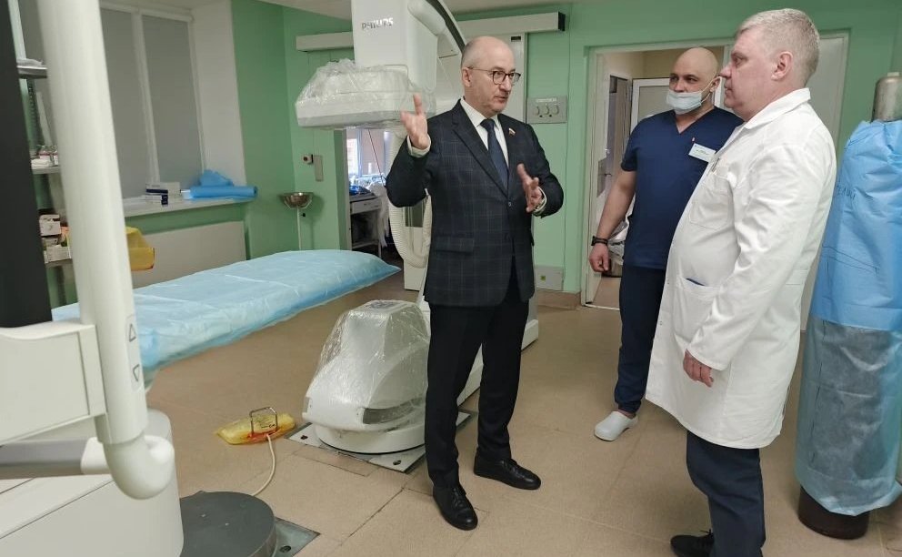 Олег Цепкин ознакомился с высокими технологиями и перспективами развития Челябинского онкоцентра