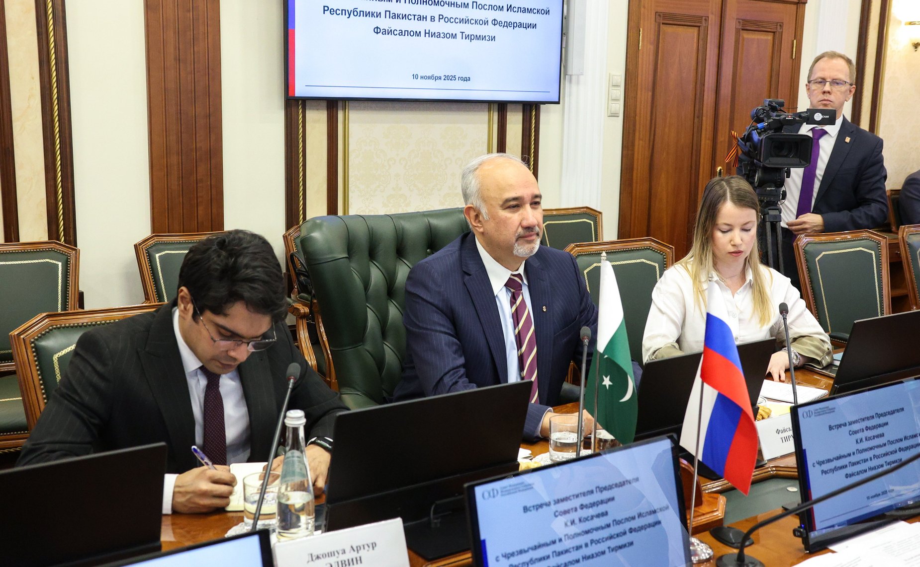 Встреча заместителя Председателя Совета Федерации Константина Косачева с Чрезвычайным и Полномочным Послом Исламской Республики Пакистан в Российской Федерации Файсалом Ниазом Тирмизи