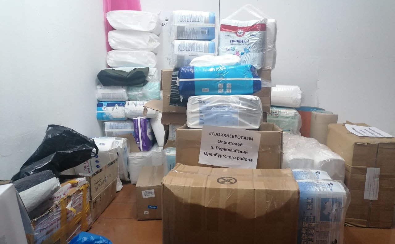 Андрей Шевченко посетил центр сбора гуманитарной помощи в Оренбурге