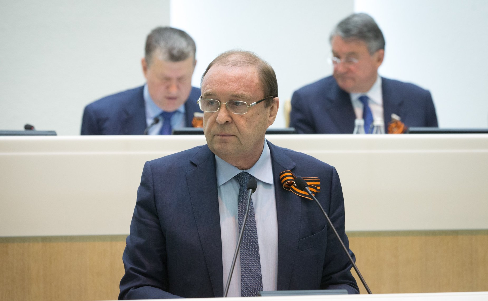 В. Богданов