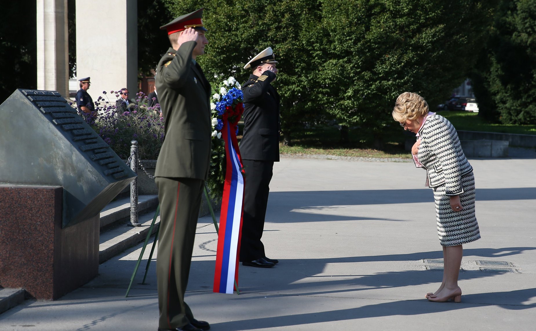 Делегация Совета Федерации во главе с Валентиной Матвиенко возложила венок к Мемориалу советским воинам, павшим при освобождении Вены