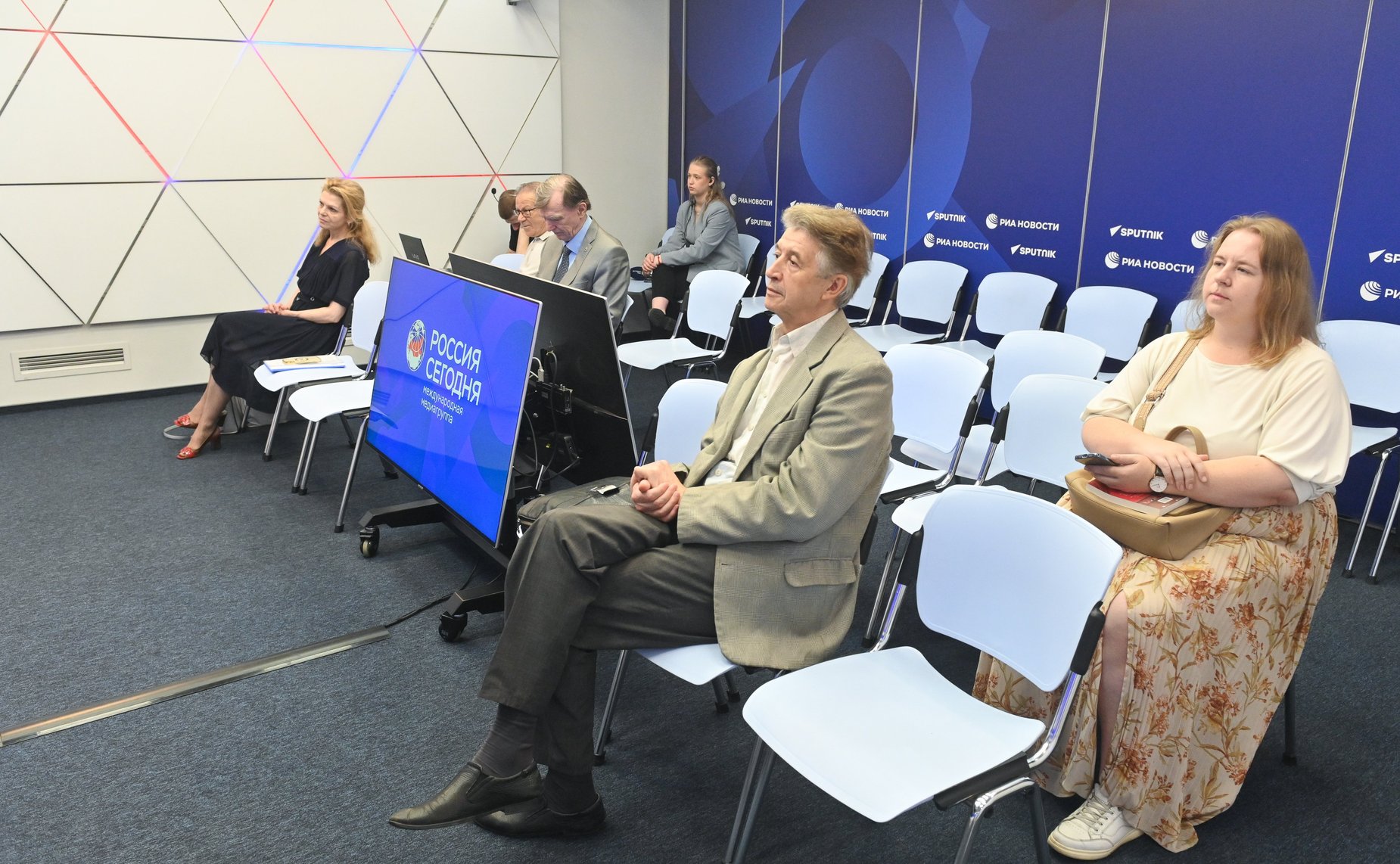 В пресс-центре «Россия сегодня» состоялась пресс-конференция председателя Комитета СФ по науке, образованию и культуре Лилии Гумеровой, на которой подведены итоги работы Комитета в весеннюю сессию